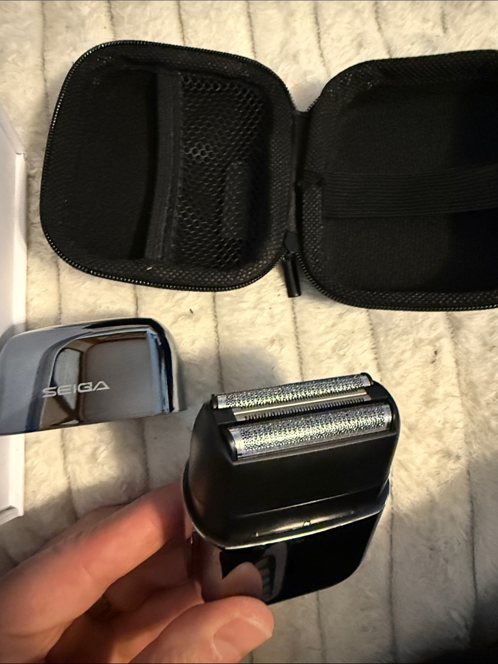 Stainless Black Travel Foil Shaver - Compact Men's Grooming